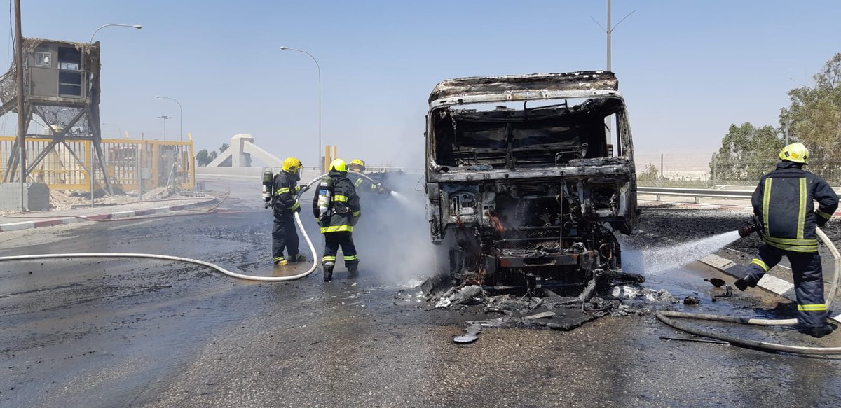 فرق إطفاء من الأردن وفلسطين والإحتلال