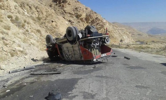 تدهور سيارة اطفاء في الصحراوي (صور)