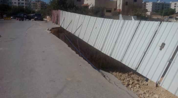 اصابة شخصين بانهيار جزئي بشارع في