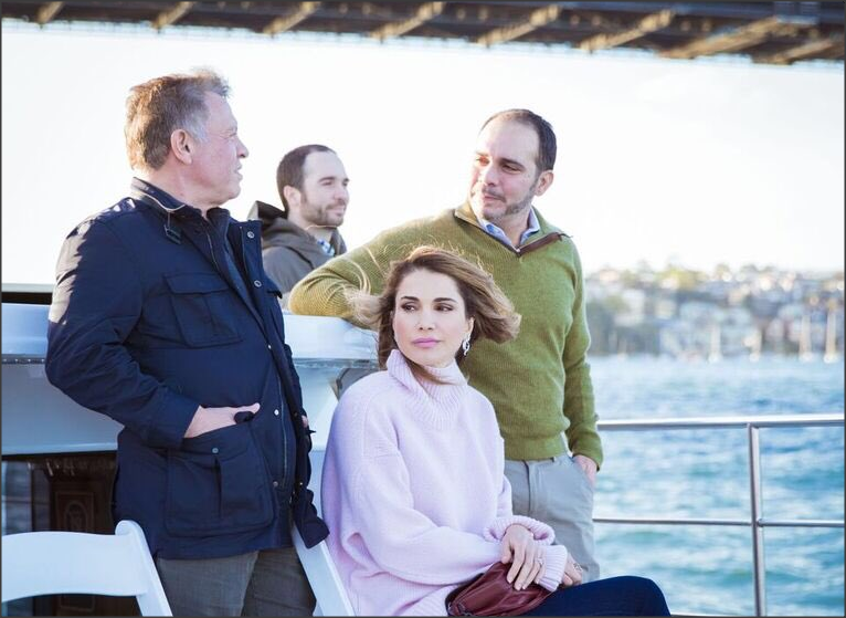 الملك والملكة والأميران علي وهاشم في