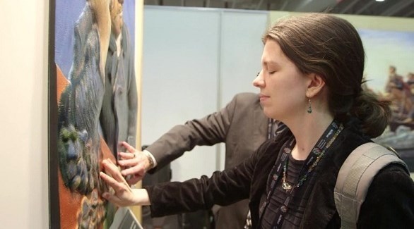 لمس الجمال.. معرض أيرلندي يساعد المكفوفين