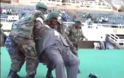 سقوط مروع لوزير الرياضة في الكونغو