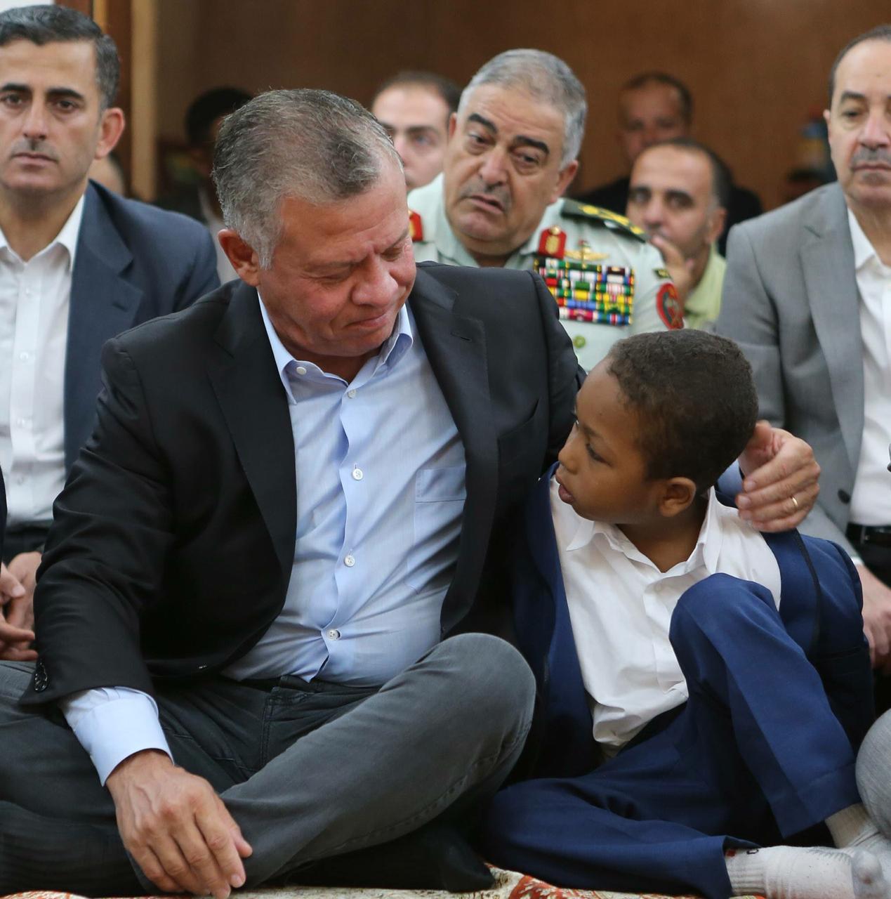 الملك وولي العهد وأسر شهداء أحداث