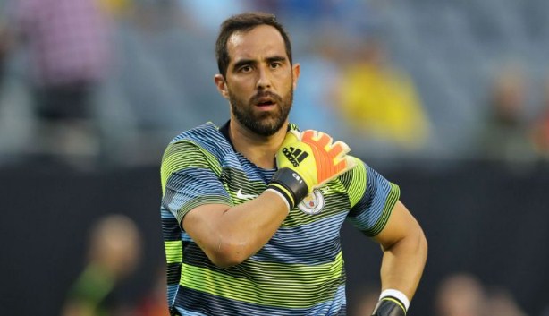 الإصابة تنهي موسم حارس مانشستر سيتي