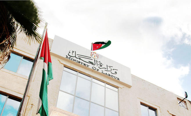 غرفة عمليات العمل تستجيب لحالتين طارئتين