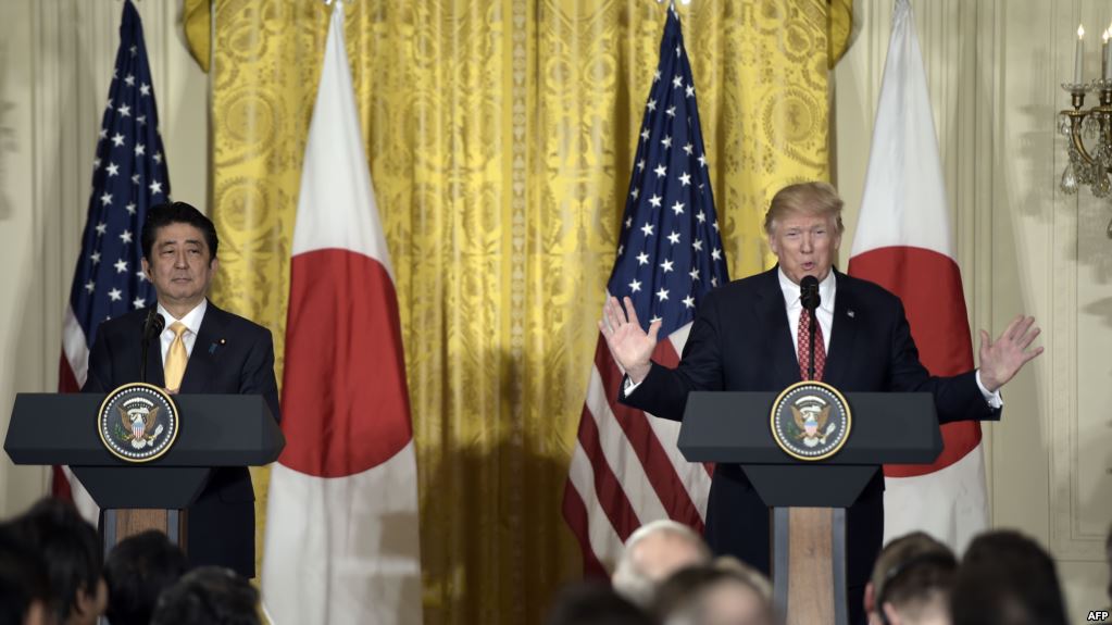 ابتسم وأوهم رئيس وزراء اليابان بفهم