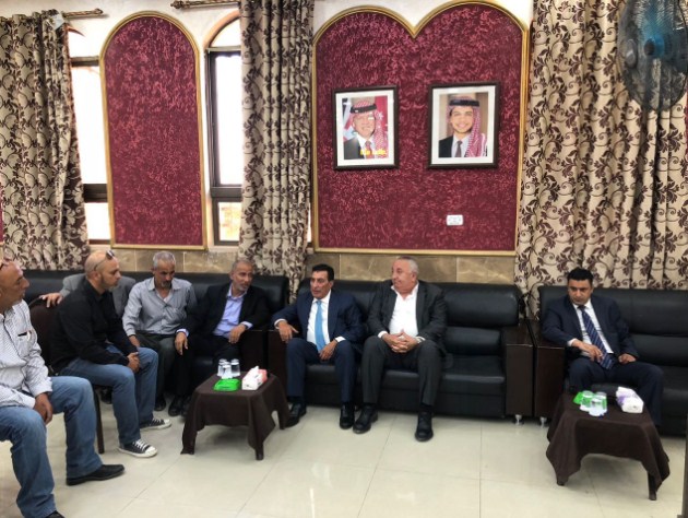 الطراونة يزور بيت عزاء الفنان الراحل