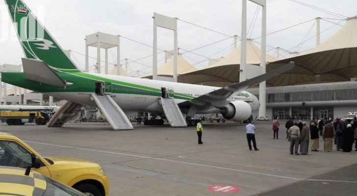 إخلاء 356 راكبا من طائرة عراقية