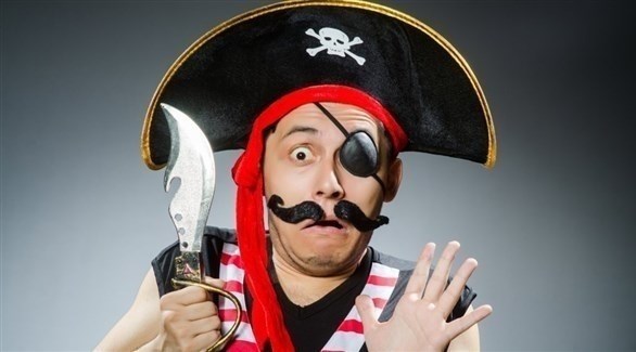 لماذا يضع القراصنة رقعة على أعينهم؟