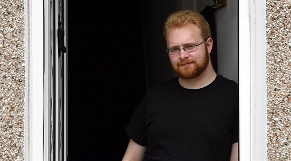 يفقد لهجته الأصلية بعدما أدمن ألعاب