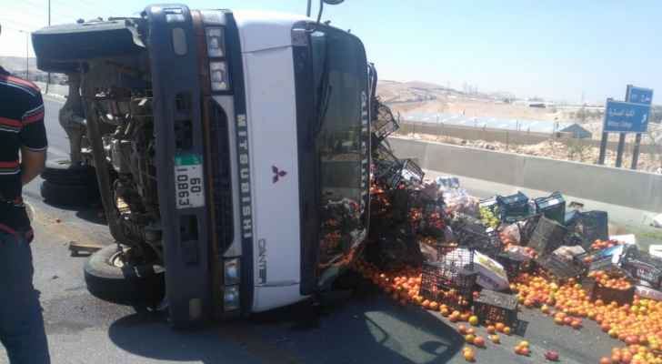 إصابة بانقلاب ديانا على طريق الـ100..