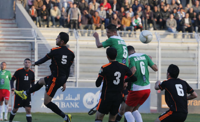 الجزيرة يبقى في الصدارة بعد تعادل