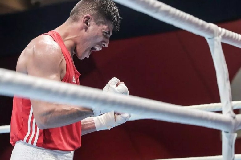 عشيش يتأهل لنصف النهائي في ملاكمة