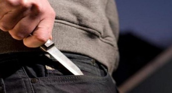 صاحب أسبقيات يطعن ثلاثينيا في مخيم