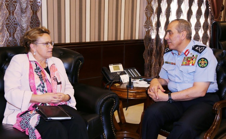 الحمود يستقبل السفيرة الهولندية ويبحثان التعاون