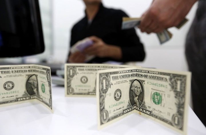 الدولار يواصل النزيف مع انحسار مخاوف