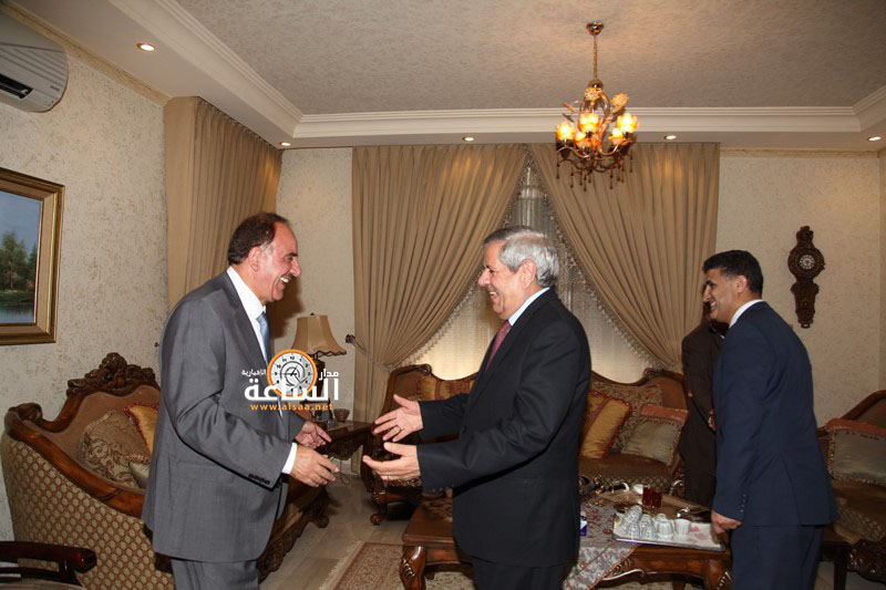 مهنئون في منزل عبدالكريم القضاة (صور)