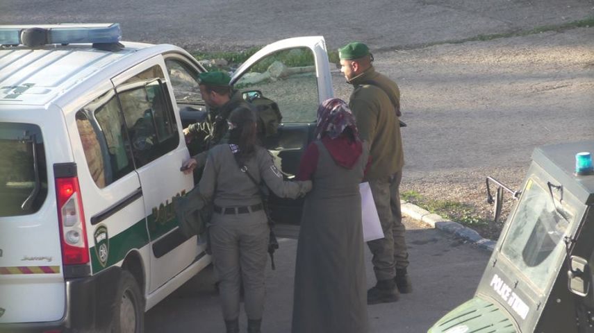 طعن عاملين فلسطينيين اثنين في بئر