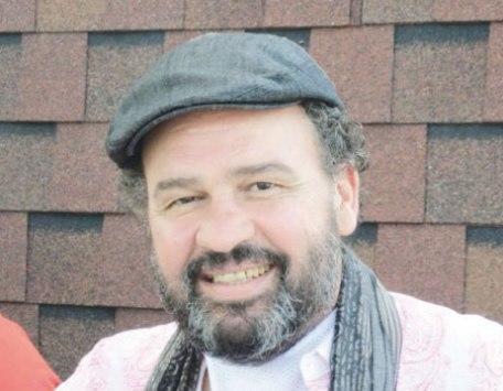 مشاهير ينعون السيلاوي