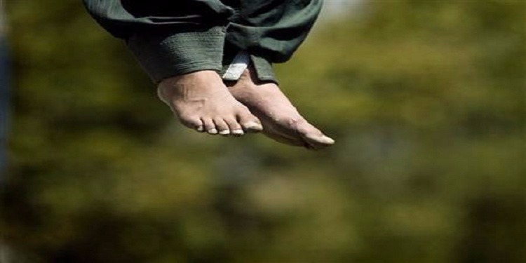 العثور على شاب مشنوقا على طريق