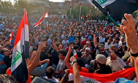 الشرطة العراقية: محتجون يتجمعون عند مدخل