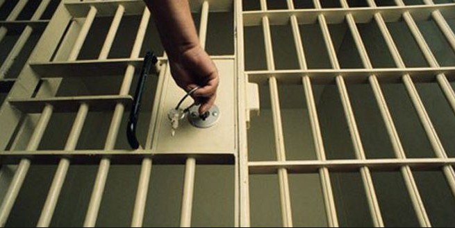 بريطانيا: حراس وموظفو سجون متورطون بتهريب