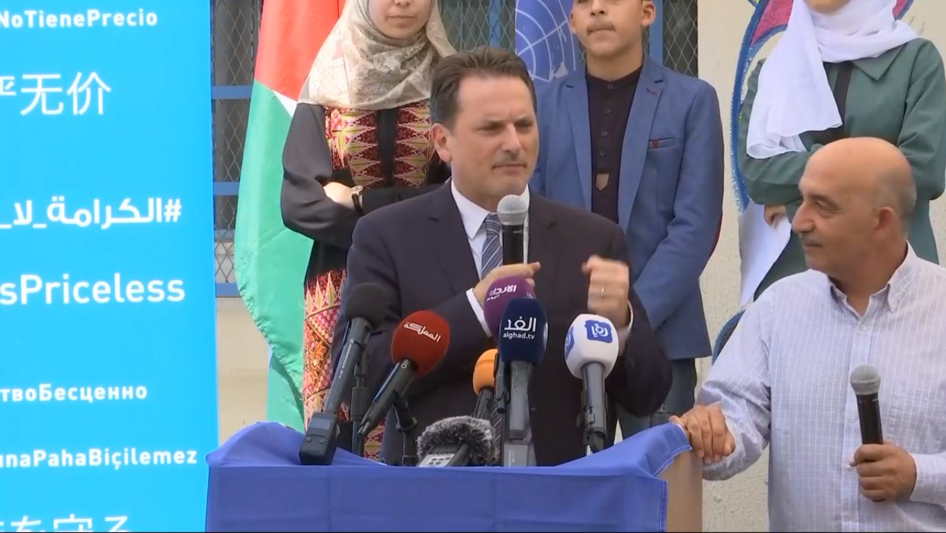 المفوض العام للأونروا يفتتح العام الدراسي