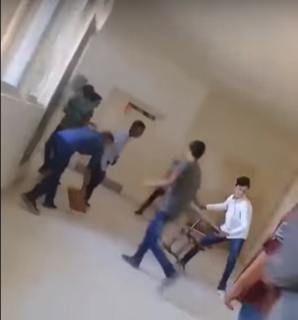 عنف وتكسير من قبل طلبة مدرسة