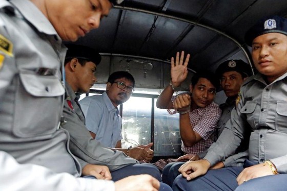 ميانمار تحكم بالسجن على صحفيين من