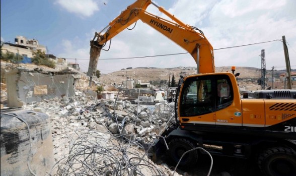 الاحتلال الإسرائيلي يهدم 3 منازل غرب