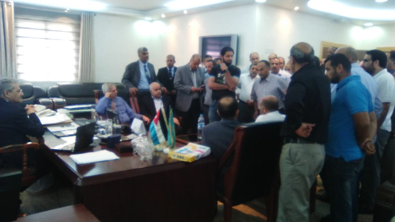 موظفون وأساتذة في جامعة آل البيت