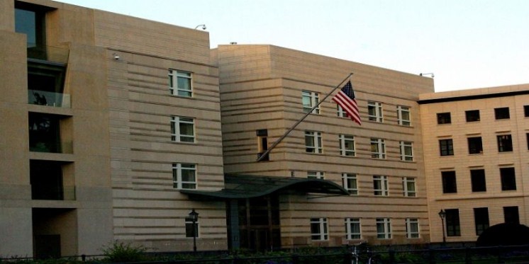 السفارة الأمريكية بالقاهرة تدعو رعاياها لتوخي