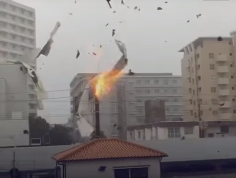 مشاهد مرعبة لأعنف إعصار يضرب اليابان