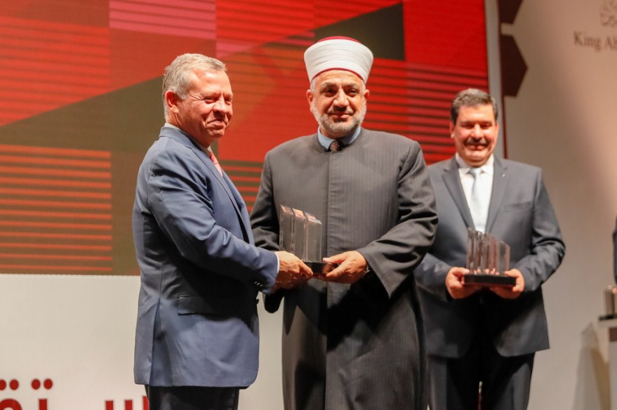 مفتي المملكة.. خدمة الدين والوطن