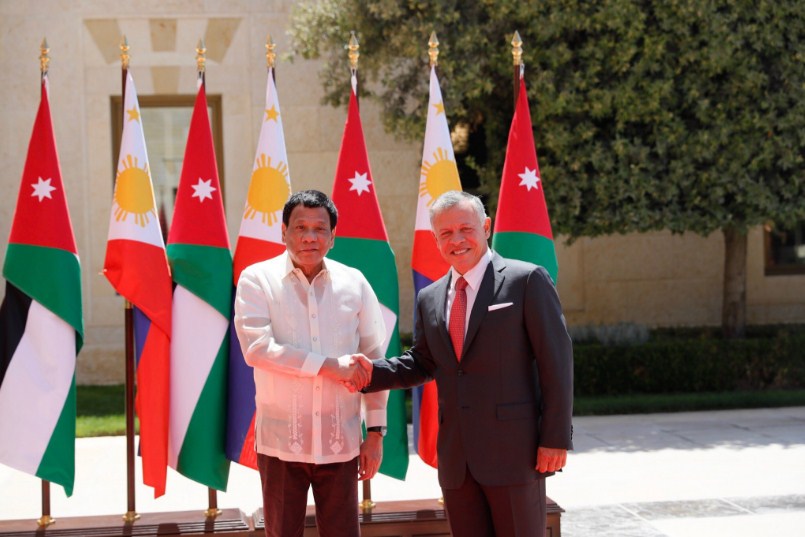 الملك والرئيس الفلبيني يجريان مباحثات في