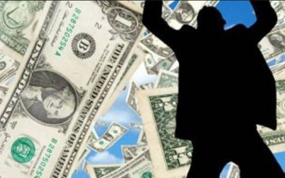 خدعته زوجته في اليانصيب.. ثم ربحا