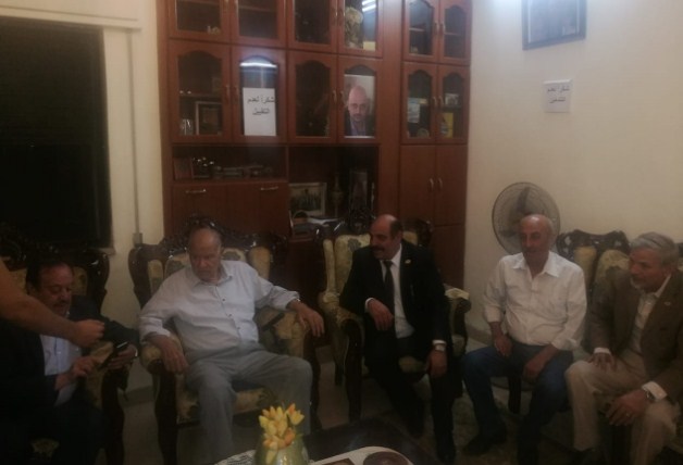 وفد من الكتاب والادباء يعود الدكتور