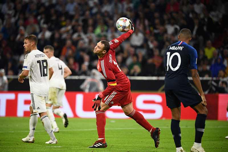 أريولا ينقذ فرنسا في تعادل مع