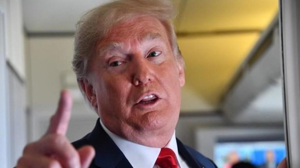 ترامب يهدد بفرض رسوم جمركية على