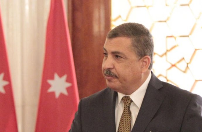 وزير العمل: ندرس تحويل رواتب المعلمين