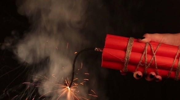 أشعلت ديناميت بعد ان ظنته شمعة