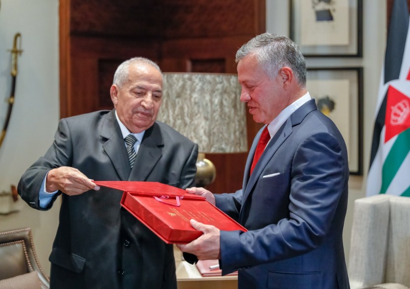 الملك يستقبل رئيس مجلس أمناء المركز