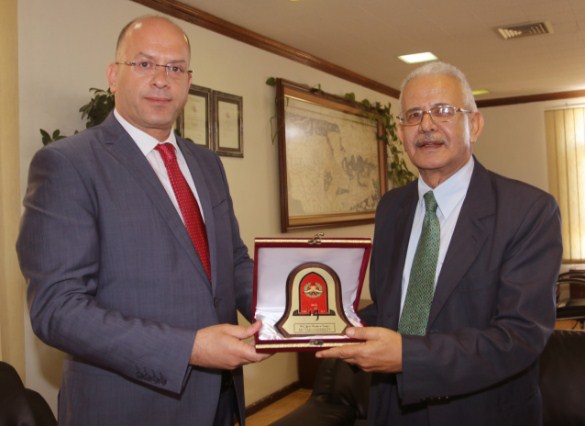 الصرايرة يستقبل رئيس جامعة الاستقلال الفلسطينية