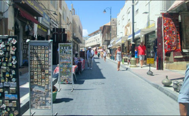 اغلاق 28 محلا بالمنطقة الحرفية بمأدبا