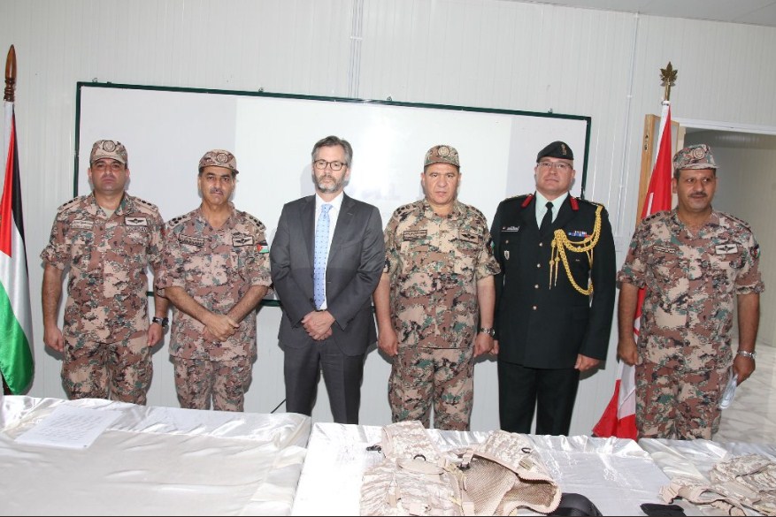 القوات المسلحة تتسلم معدات عسكرية من