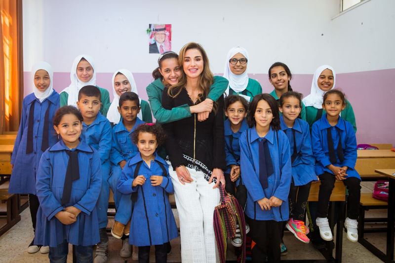 الملكة رانيا تشارك في احتفال اعتماد