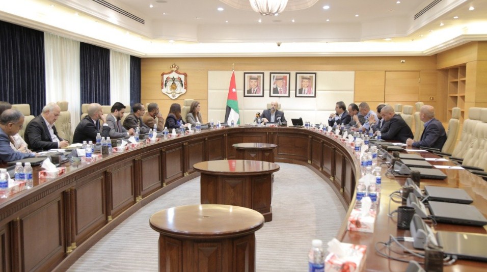 الرزاز : قانون الضريبة يكرس التكافل