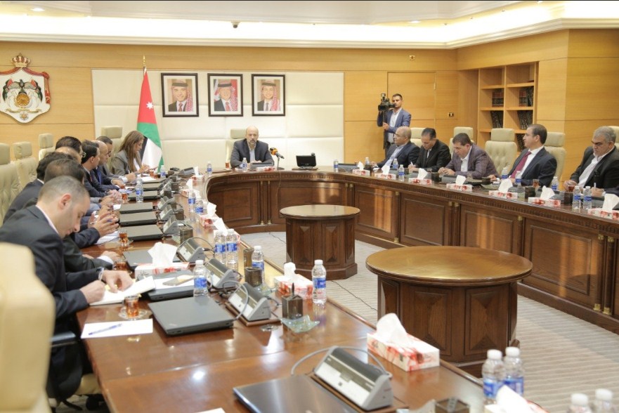 الرزاز: ليس من السهل تسويق قانون