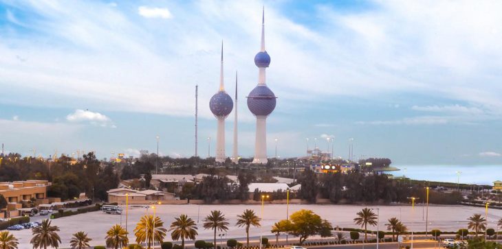 خليجي يصدم 3 سيارات ويغني للشرطة