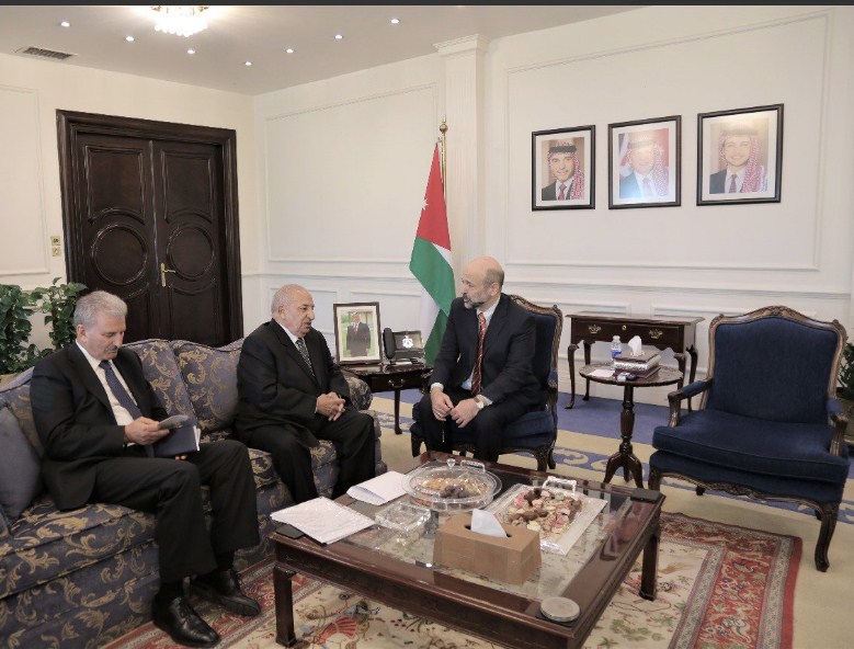 الرزاز يتسلم نسخة التقرير السنوي لحالة